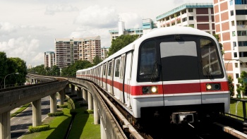 รถไฟฟ้า Mass Rapid Transit (MRT) ที่กำลังจะมาถึงสถานี